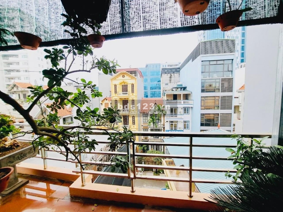 Bán nhà đẹp Nghi Tam Tây Hồ như ảnh hợp để ở 40mx 5 tầng chỉ hơn 4 tỷ.