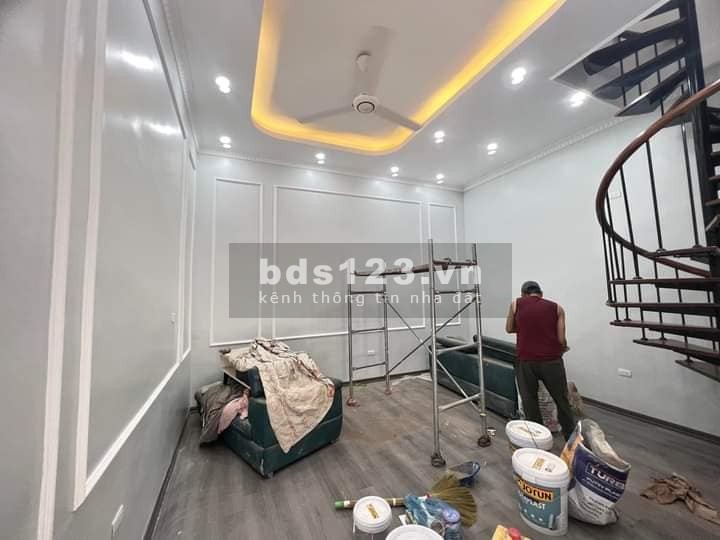 Bán nhà đẹp Thịnh Quang, Đống Đa 36m2, 2 tầng, mặt tiền 4m, giá 2.85 tỷ