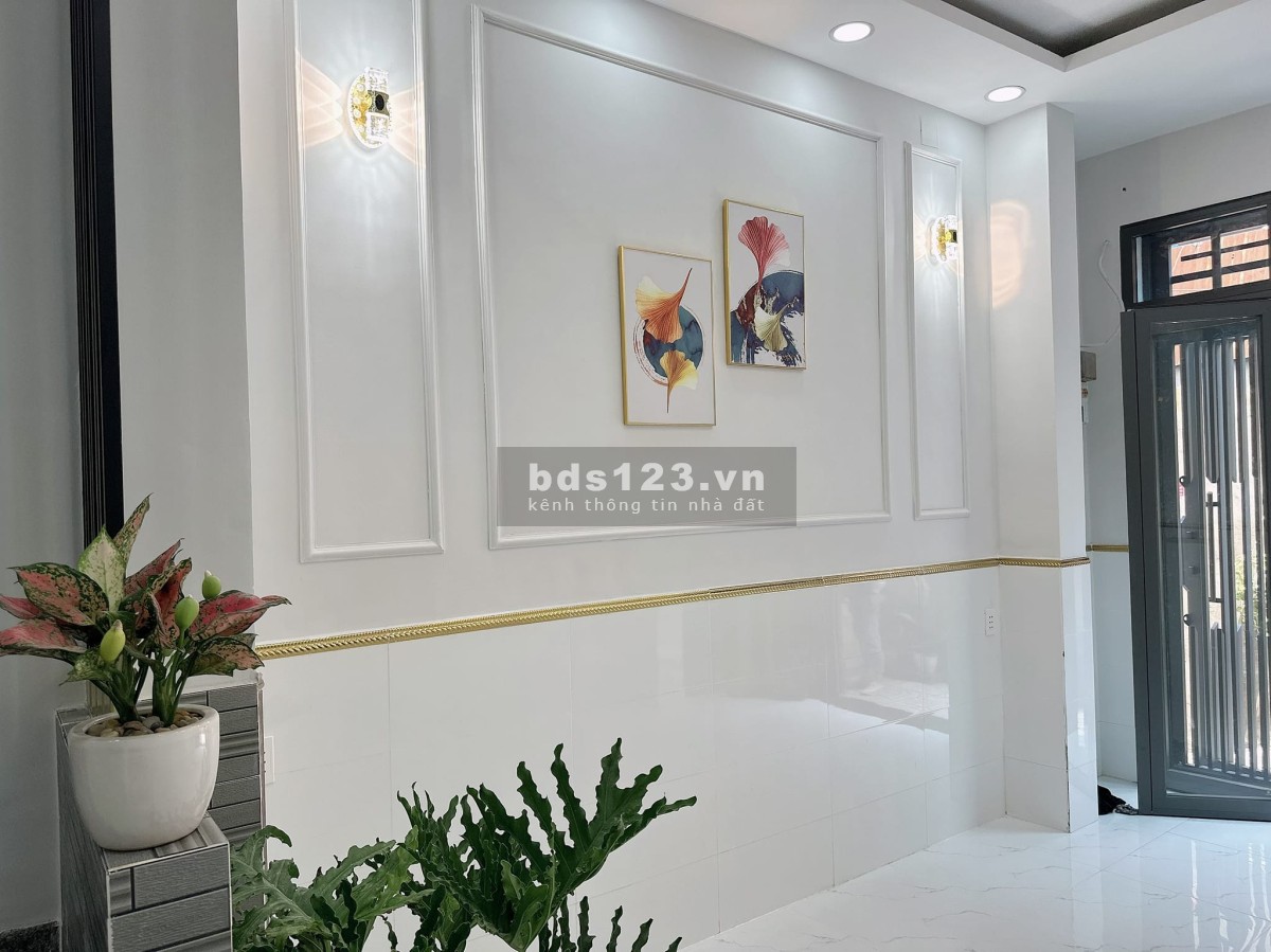 Bán gấp nhà không có căn thứ 2 - Nhà đẹp - Xây mới 90% - Sổ vuông A4 - MT đường 3M
