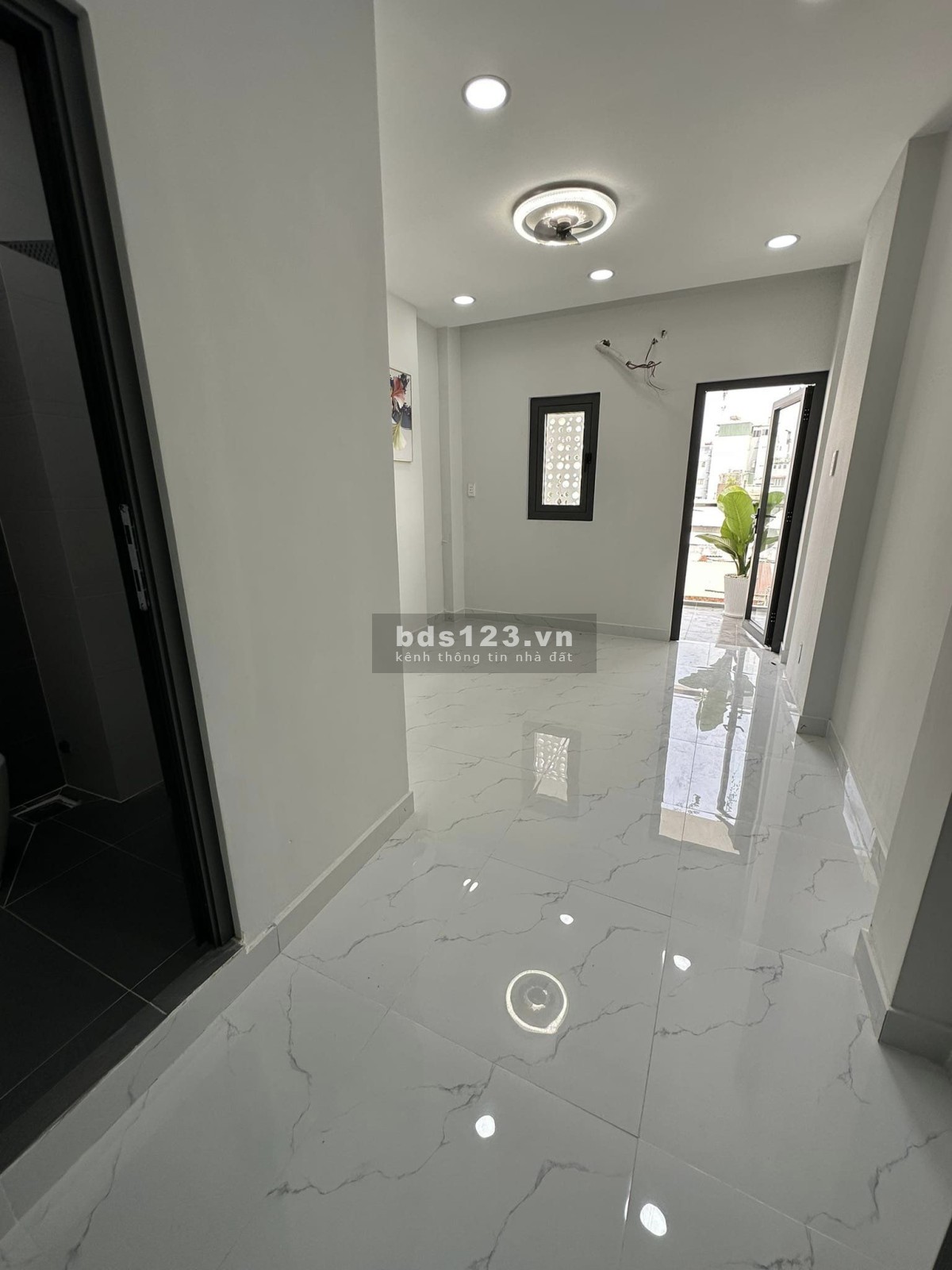 Bán gấp nhà không có căn thứ 2 - Nhà đẹp - Xây mới 90% - Sổ vuông A4 - MT đường 3M