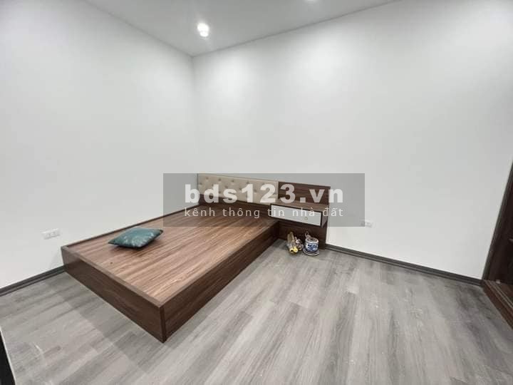 Bán nhà đẹp Thịnh Quang, Đống Đa 36m2, 2 tầng, mặt tiền 4m, giá 2.85 tỷ