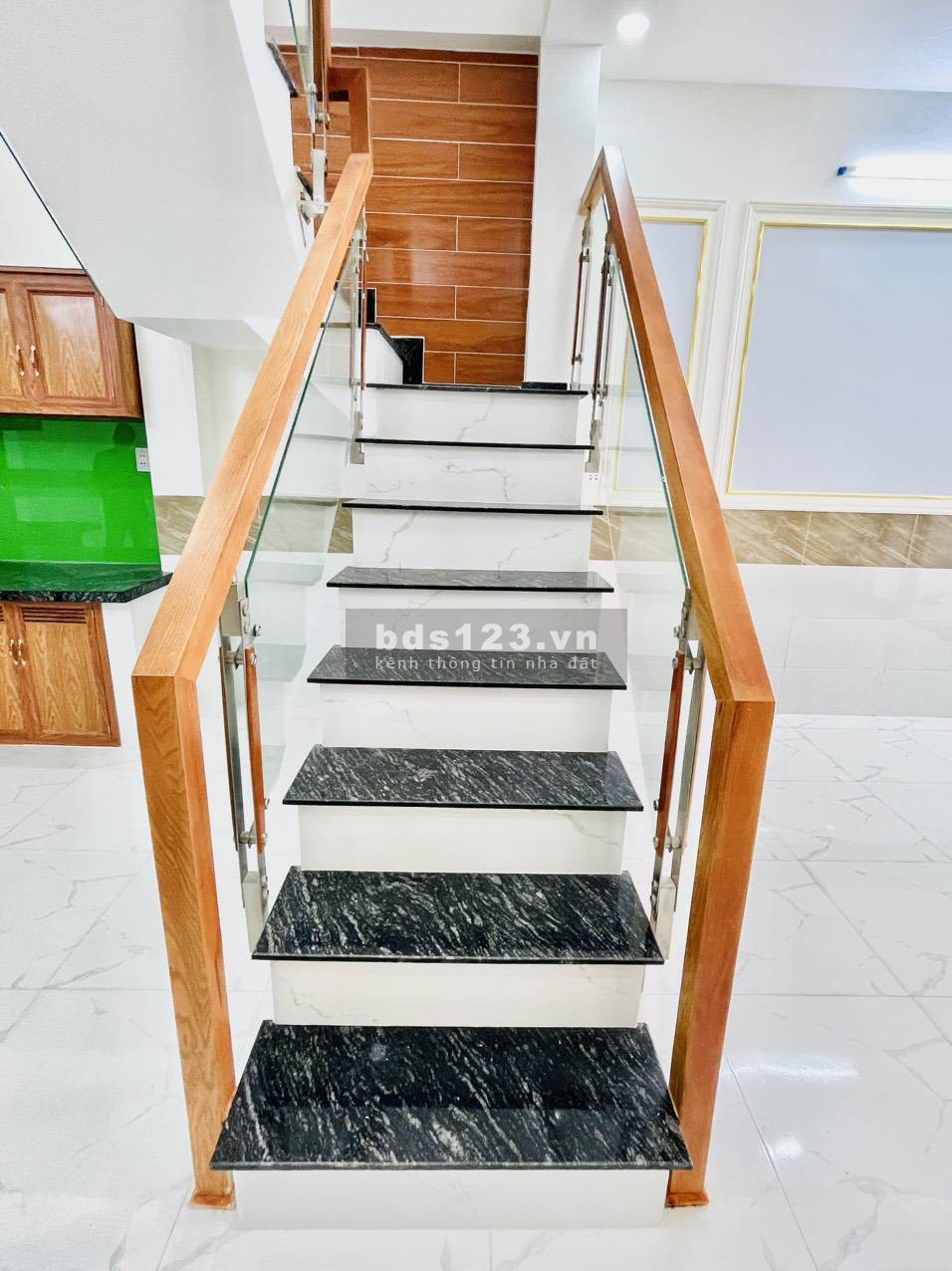 Tôi chính chủ bán nhà 1 lầu 1 trệt có sân ô tô hẻm 7m sau chợ Tân Long, Dĩ An