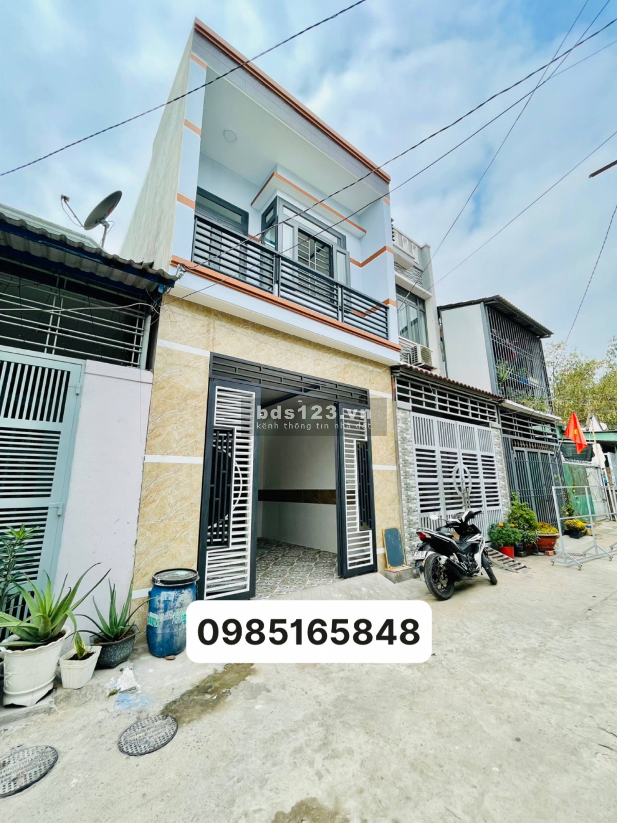 Tôi chính chủ bán nhà 1 lầu 1 trệt có sân ô tô hẻm 7m sau chợ Tân Long, Dĩ An
