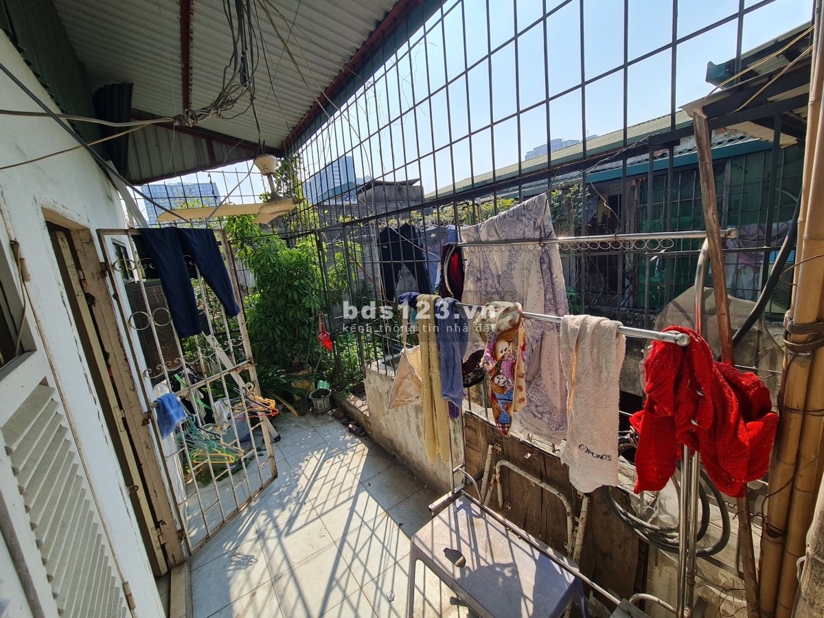Chính chủ bán Căn hộ 80m2 Tập thể Nguyên Hồng 4 phòng ngủ cực hiếm