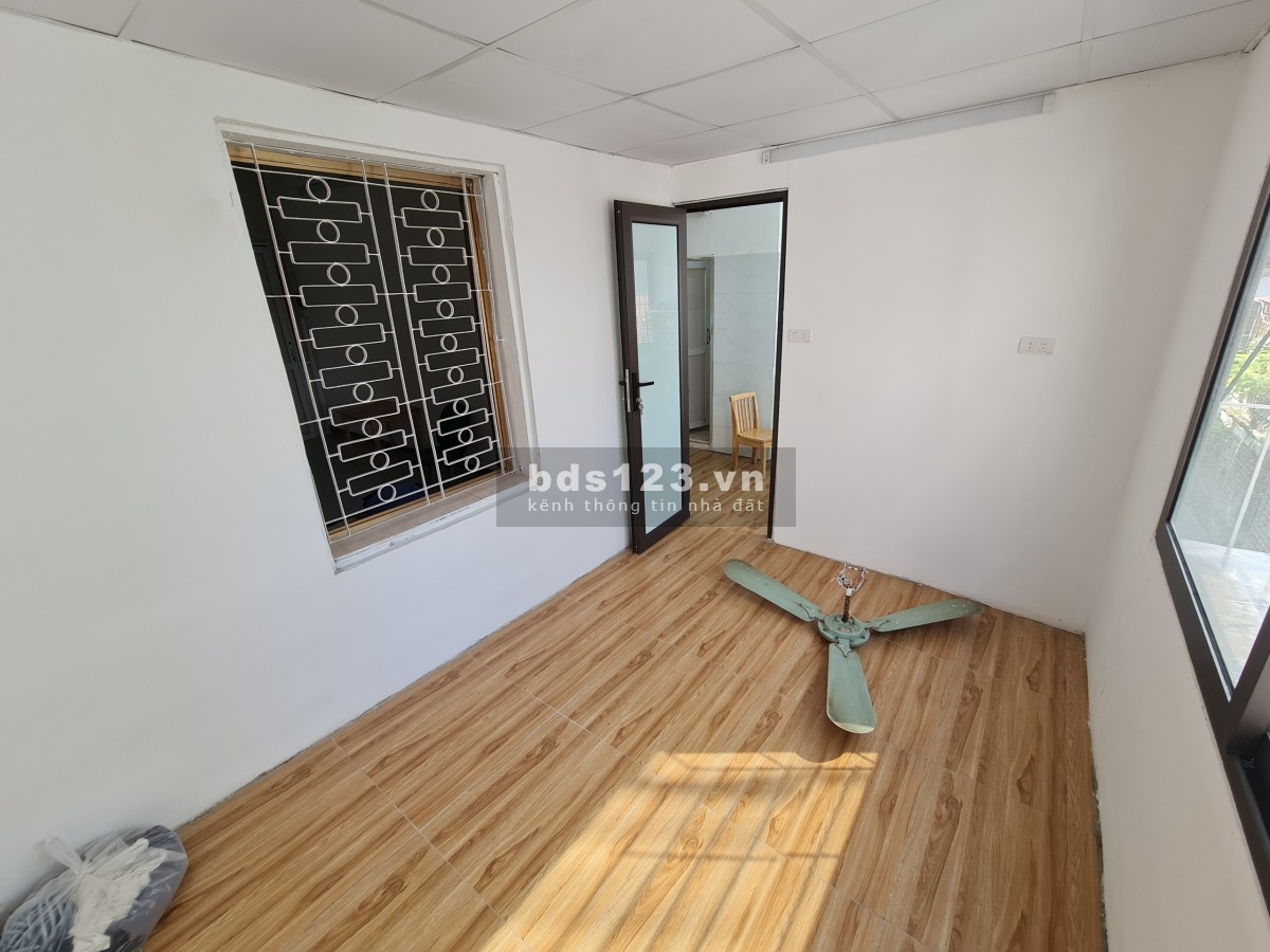 Chính chủ bán Căn hộ 80m2 Tập thể Nguyên Hồng 4 phòng ngủ cực hiếm