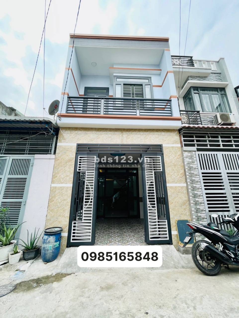 Tôi chính chủ bán nhà 1 lầu 1 trệt có sân ô tô hẻm 7m sau chợ Tân Long, Dĩ An