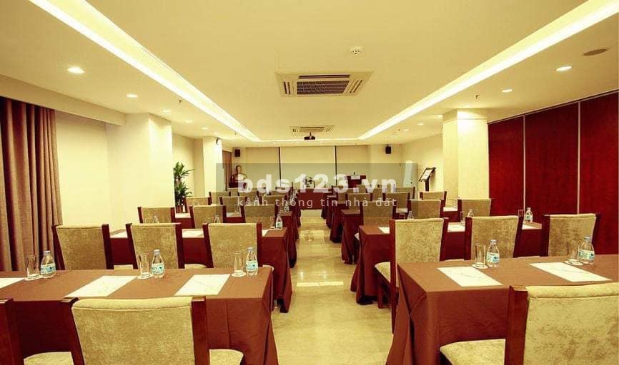Bán khách sạn quận Cầu Giấy. Đạt chuẩn VIP 4 Sao, Dòng tiền 2 tỷ-tháng. DT 328m, 13t, MT 12m, 160 Tỷ