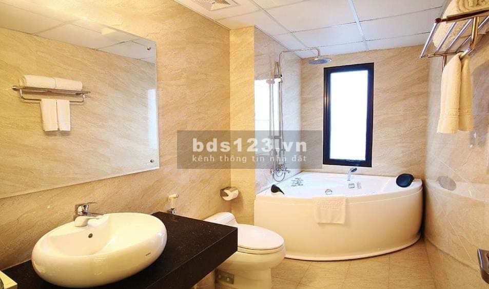 Bán khách sạn quận Cầu Giấy. Đạt chuẩn VIP 4 Sao, Dòng tiền 2 tỷ-tháng. DT 328m, 13t, MT 12m, 160 Tỷ