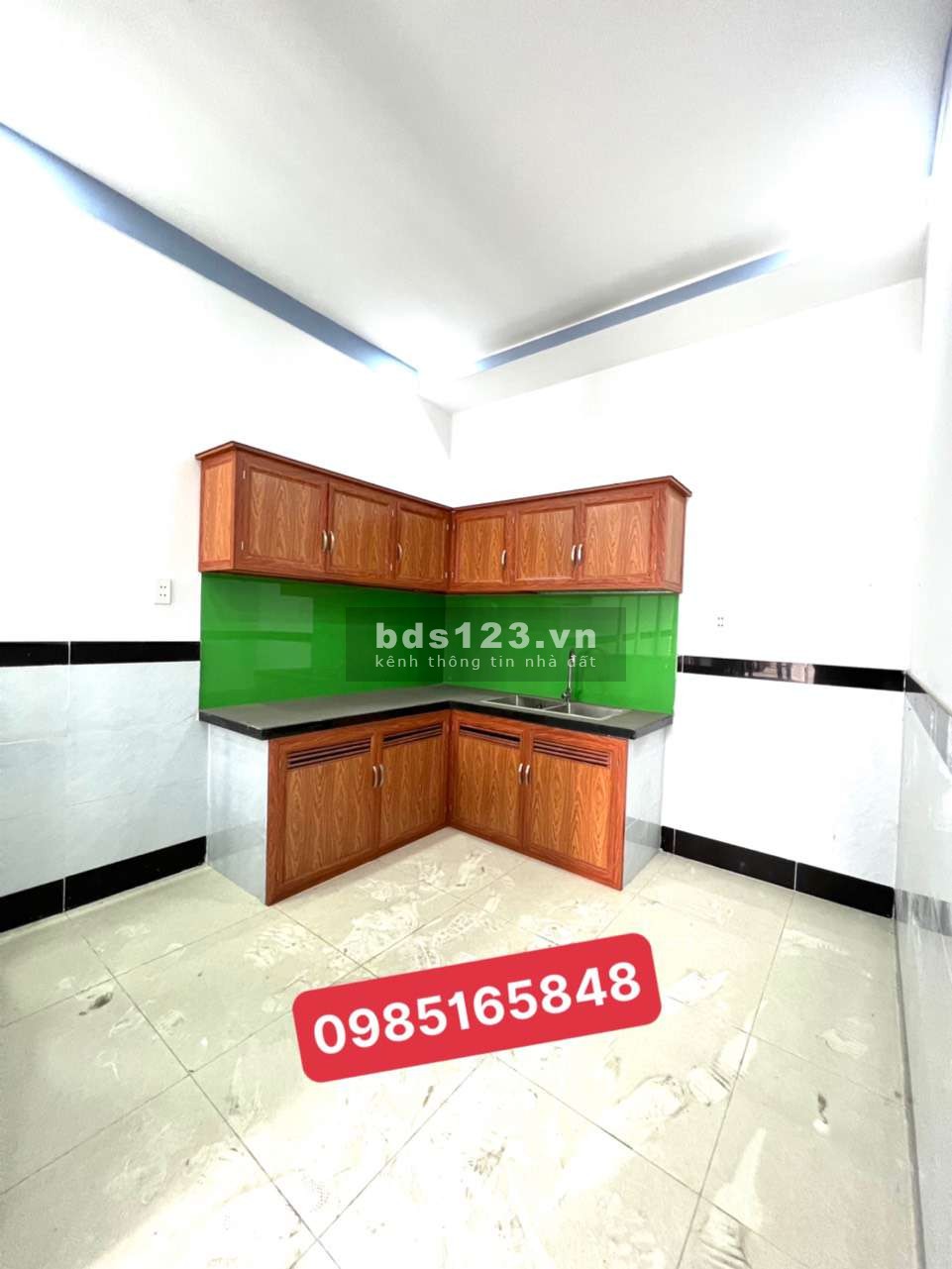 Chính chủ cần bán nhà 1 lầu 1 trệt hẻm Ô Tô ngay chợ Tân Long