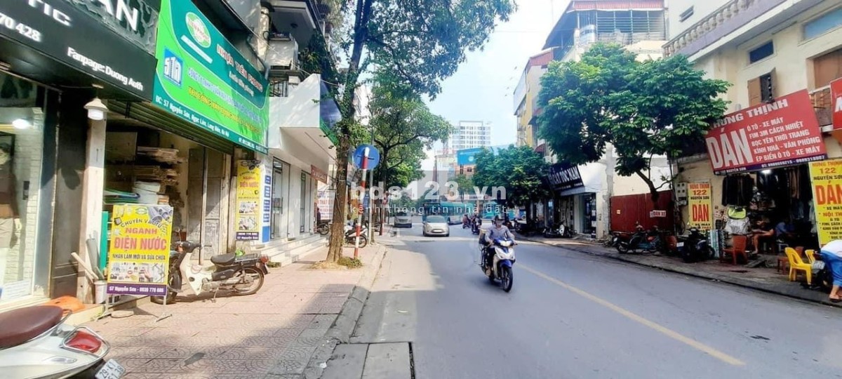 Bán nhà mặt phố Nguyễn Sơn, kinh doanh khủng, 143m2; 2x tỷ