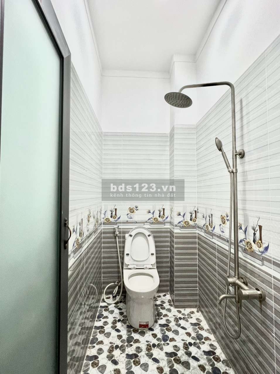 Chính chủ cần bán nhà 1 lầu 1 trệt hẻm Ô Tô ngay chợ Tân Long