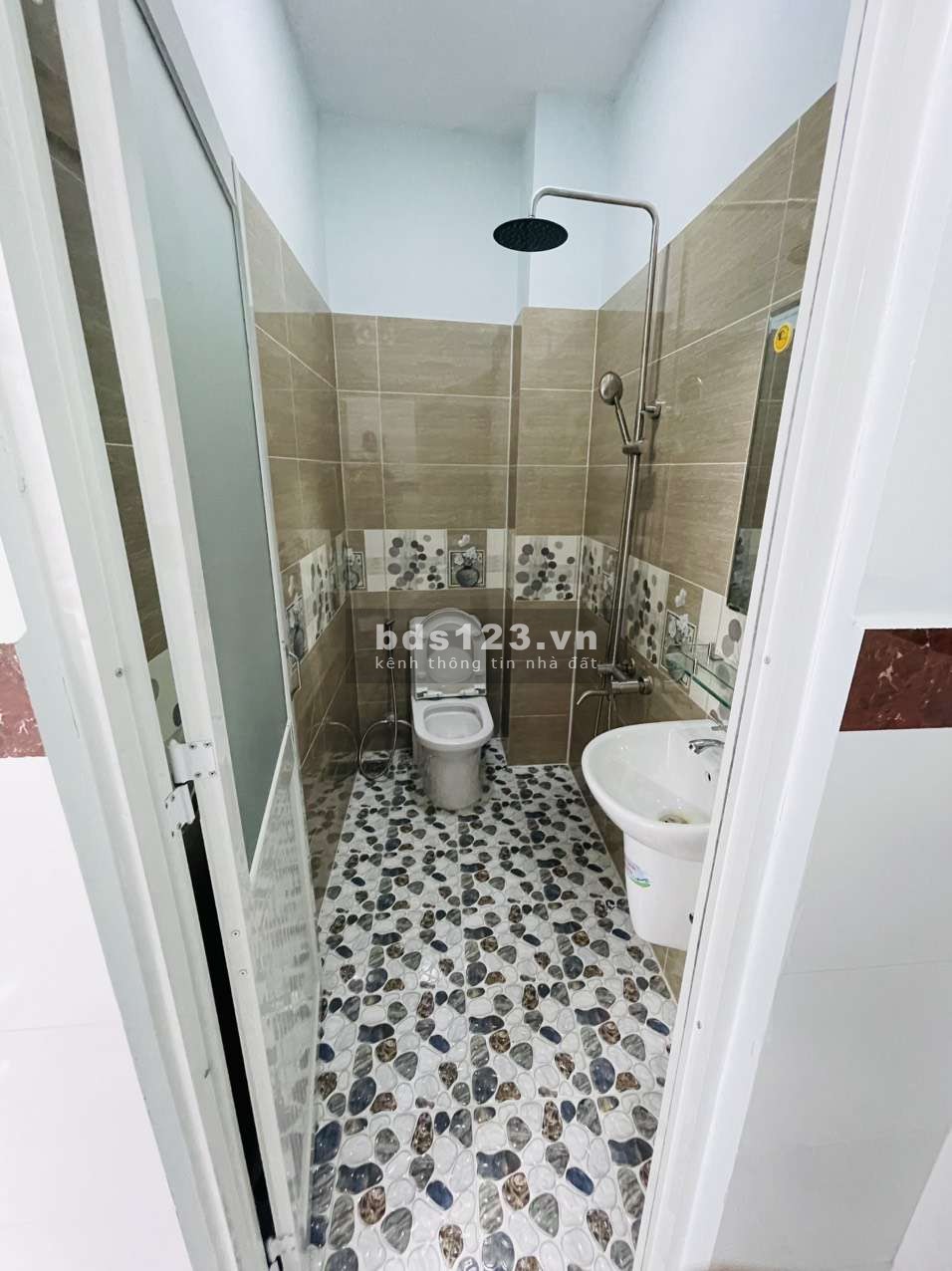 Chính chủ bán nhà 1 lầu 1 trệt ngay chợ Tân Long, hẻm ô tô thoải mái