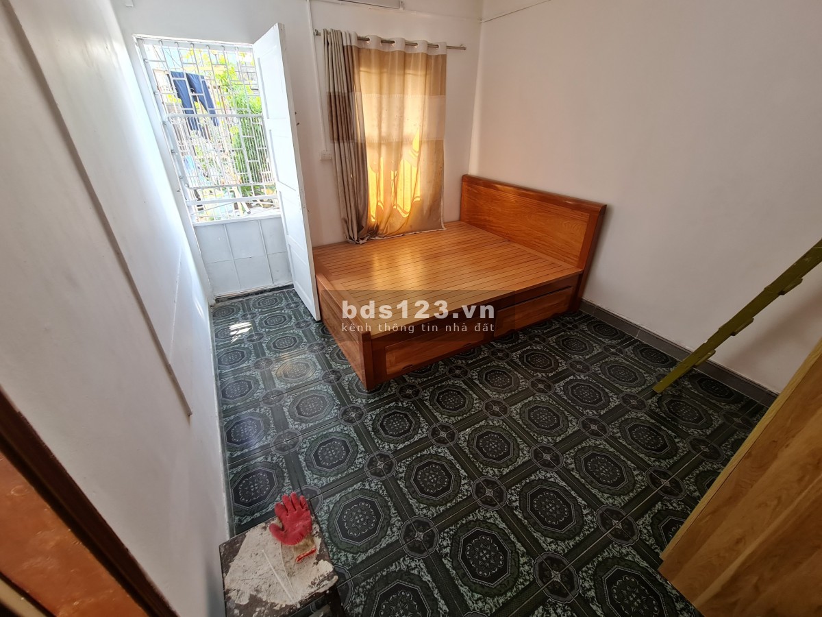 Chính chủ bán Căn hộ 80m2 Tập thể Nguyên Hồng 4 phòng ngủ cực hiếm