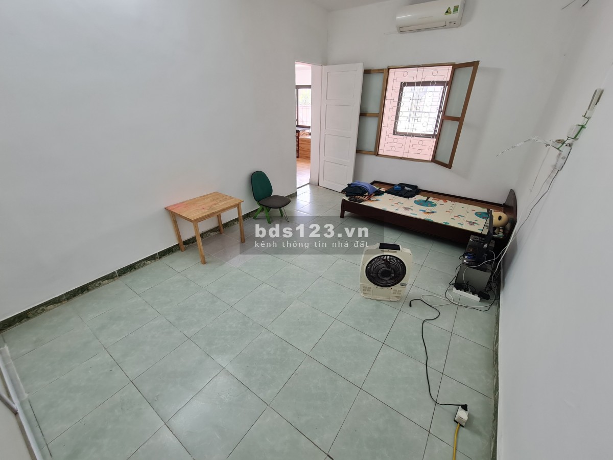Chính chủ bán Căn hộ 80m2 Tập thể Nguyên Hồng 4 phòng ngủ cực hiếm