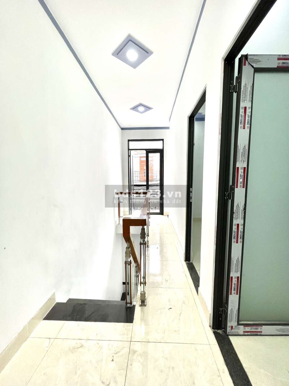 Chính chủ cần bán nhà 1 lầu 1 trệt hẻm Ô Tô ngay chợ Tân Long