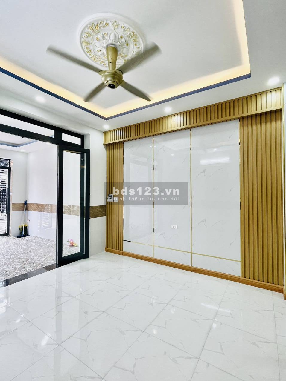 Tôi chính chủ bán nhà 1 lầu 1 trệt có sân ô tô hẻm 7m sau chợ Tân Long, Dĩ An