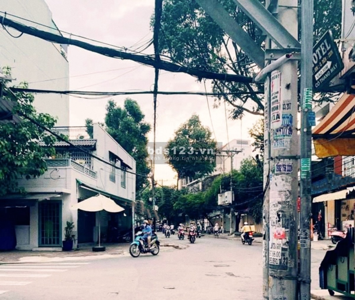 2 tỷ 750 , 2pn - Bán nhà sát Bạch Đằng, Bình Thạnh - Xe hơi đậu cửa - Đang cho thuê