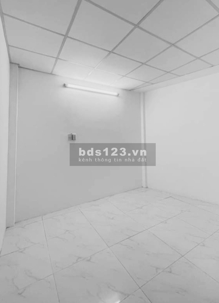 2 tỷ 750 , 2pn - Bán nhà sát Bạch Đằng, Bình Thạnh - Xe hơi đậu cửa - Đang cho thuê