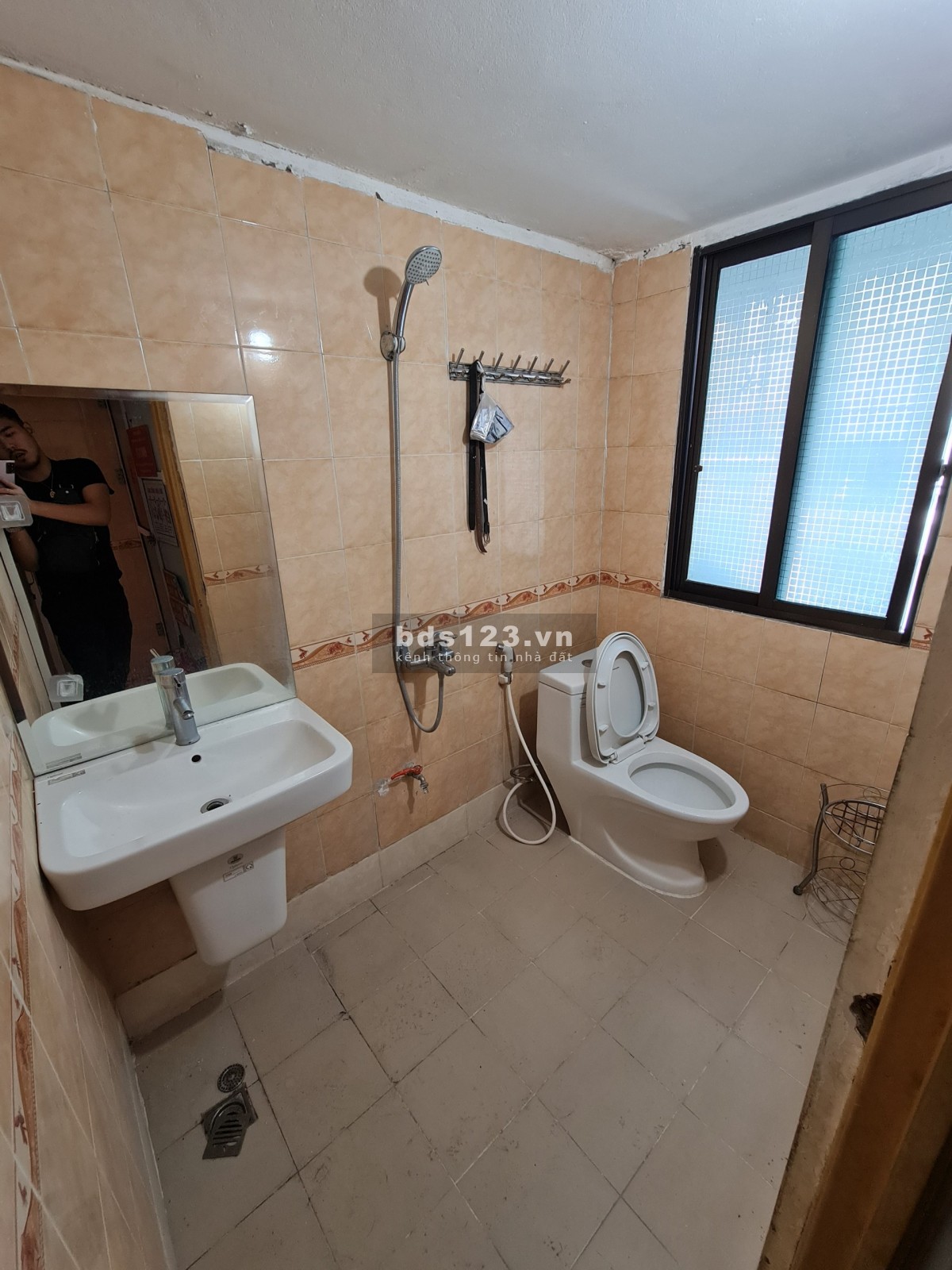 Chính chủ bán Căn hộ 80m2 Tập thể Nguyên Hồng 4 phòng ngủ cực hiếm