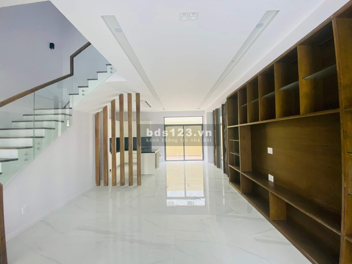 Bán nhà phố chính chủ full nội thất gỗ dính tường Verosa Park giá chỉ 15.XX tỷ đồng