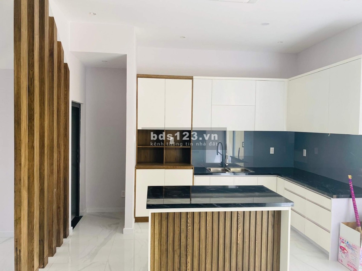 Bán nhà phố chính chủ full nội thất gỗ dính tường Verosa Park giá chỉ 15.XX tỷ đồng