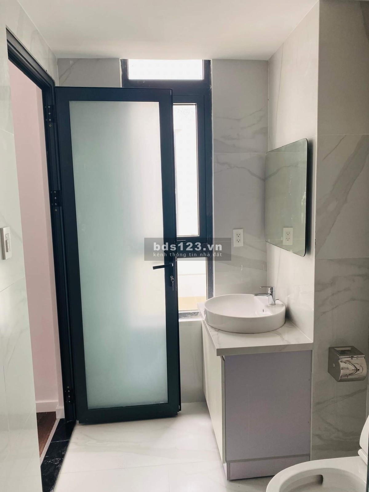 Bán nhà phố chính chủ full nội thất gỗ dính tường Verosa Park giá chỉ 15.XX tỷ đồng