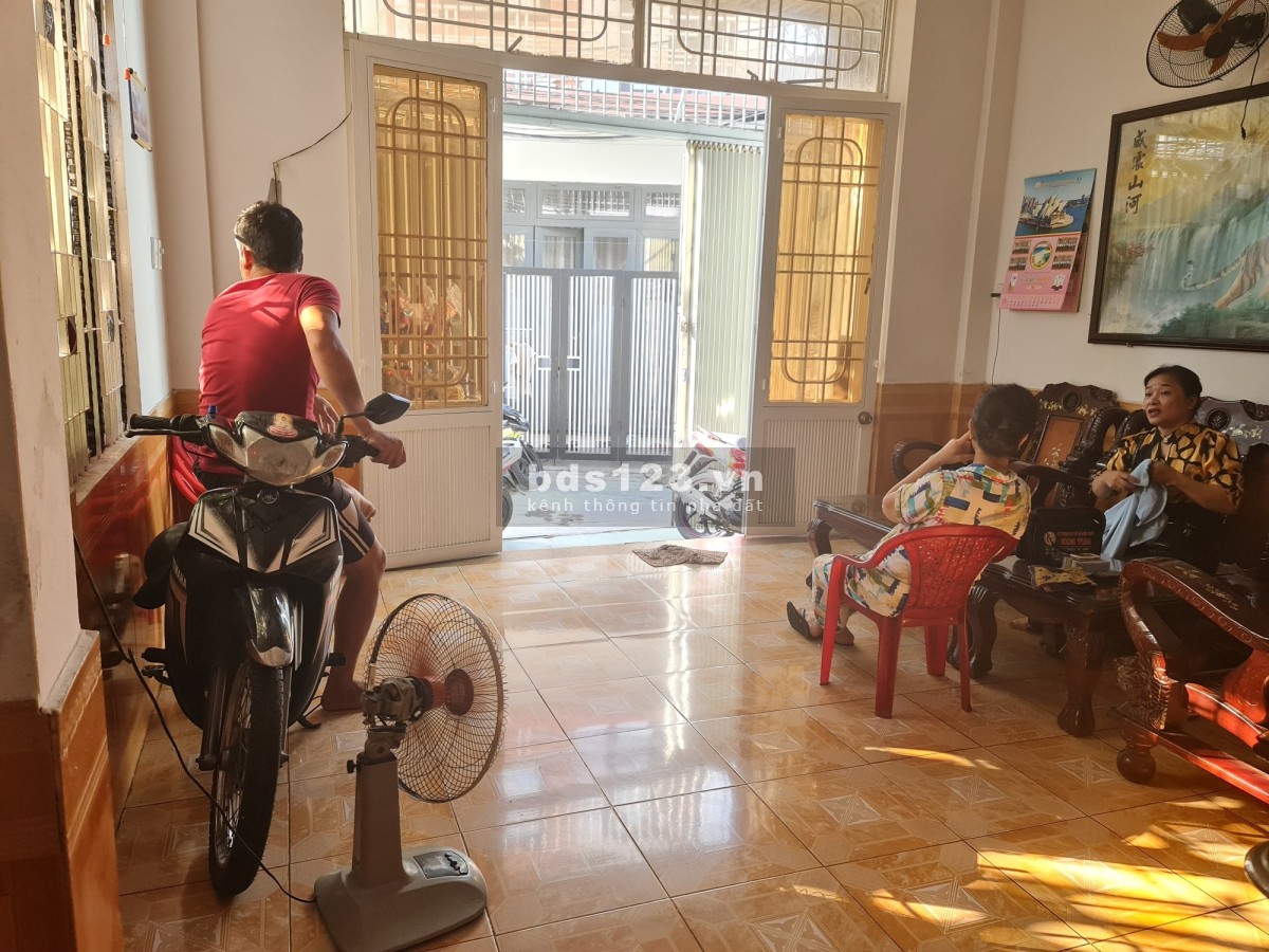Chủ giảm sốc, bán nhà giá chỉ 3 tỷ, có ngay nhà 2 tầng ngay đầu kiệt ô tô Thái Thị Bôi, 90m2