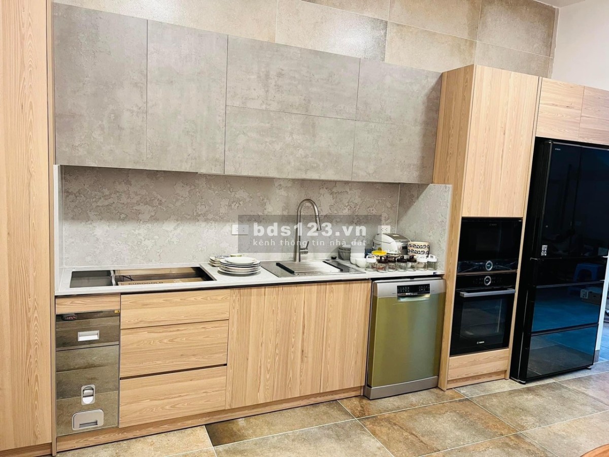 Bán nhà Xuân Diệu Tây Hồ 1 nhà ra phố ở sướng 4,5 tỷ.