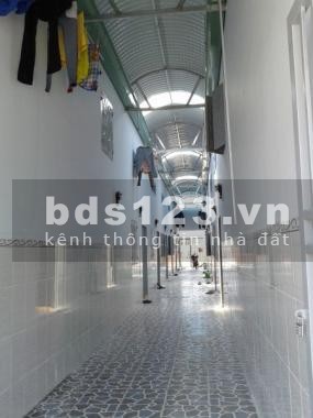 Gia đình tôi cần bán gấp 2 dãy nhà trọ và lô đất 450m2 (15X30m) 1,8 tỷ sát cổng KCN Việt - Sing