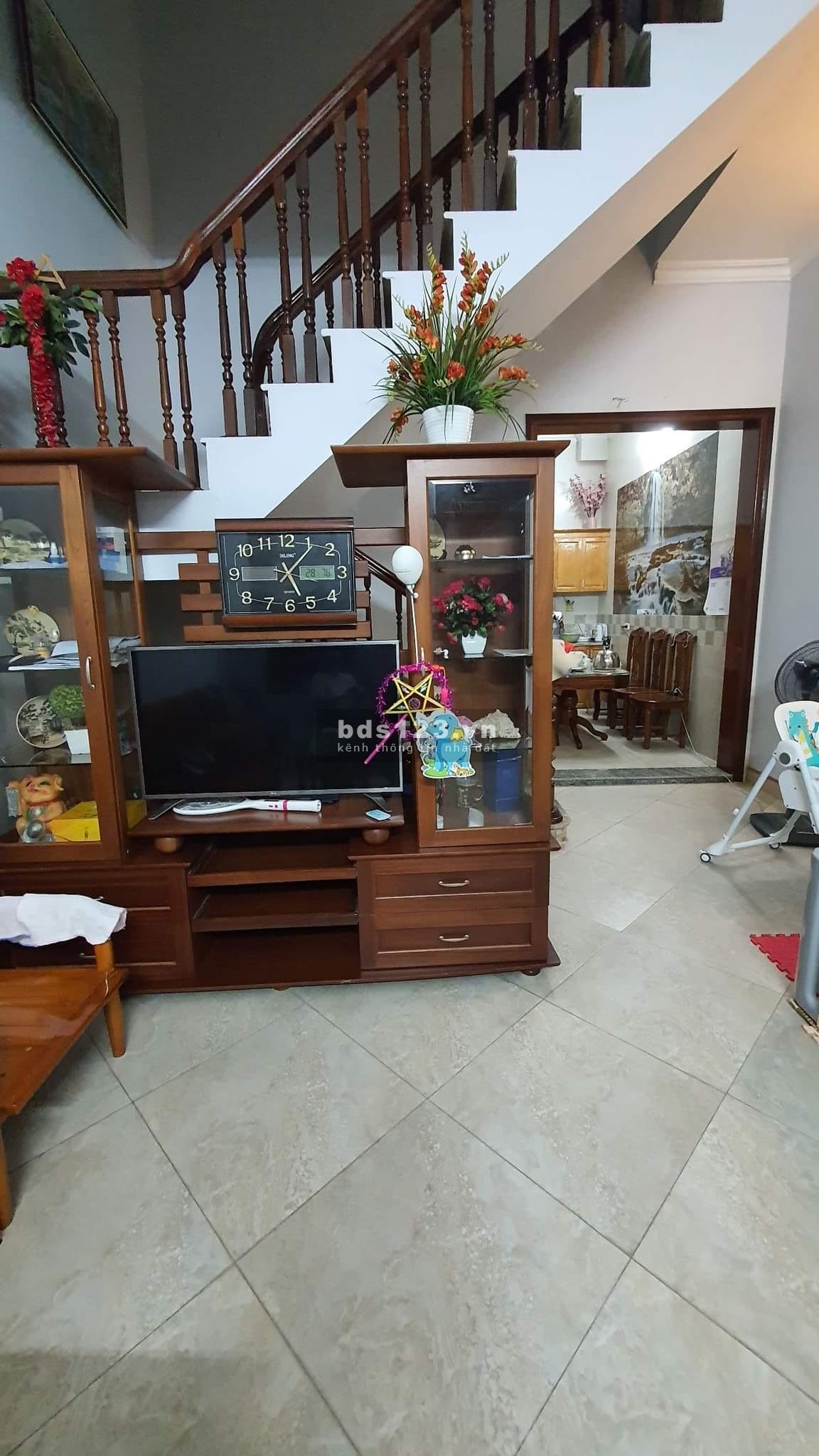 Bấn nhà 3 tâng phố Trần Thái Tông-Cầu Giấy 51m2 nhà đẹp - giá tốt
