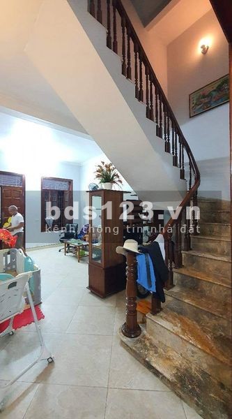 Bấn nhà 3 tâng phố Trần Thái Tông-Cầu Giấy 51m2 nhà đẹp - giá tốt