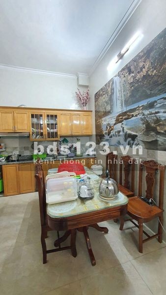 Bấn nhà 3 tâng phố Trần Thái Tông-Cầu Giấy 51m2 nhà đẹp - giá tốt