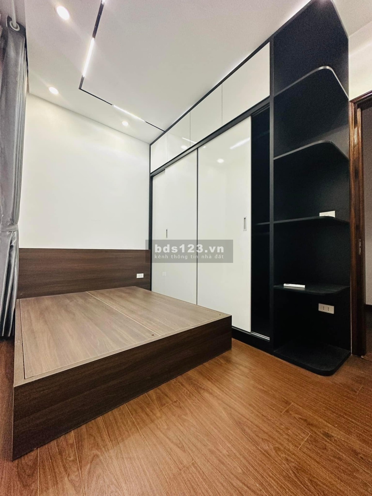Bán nhà lô góc 4 mặt thoáng ngõ rộng nội thất sịn 36m2 giá 3ty