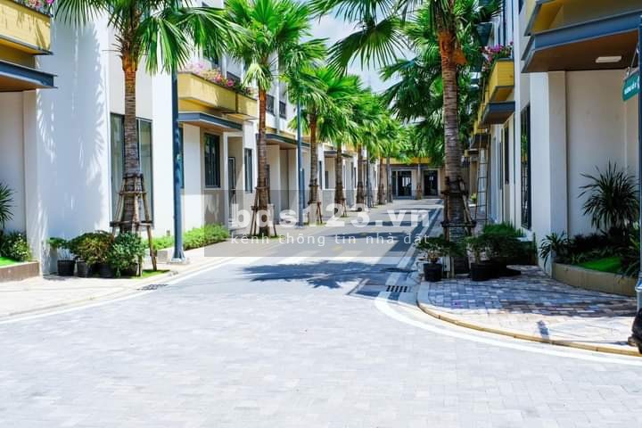 Nhà phố Taka Garden Riverside Homes ven sông vàm cỏ tây ,SHR , 130m , 1,9 tỷ/căn