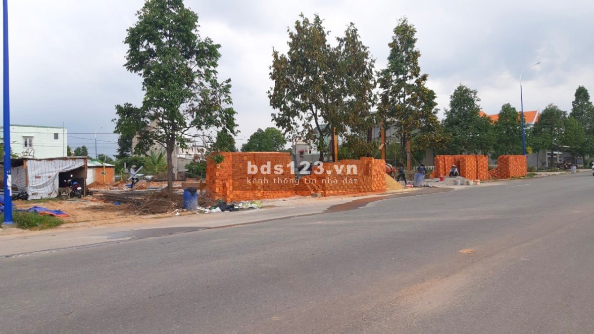 Về Bến Tre định cư cần sang gấp đất và trọ ở Bình Dương. Gía 1tỷ140tr. Thu nhập 30triệu/ tháng.