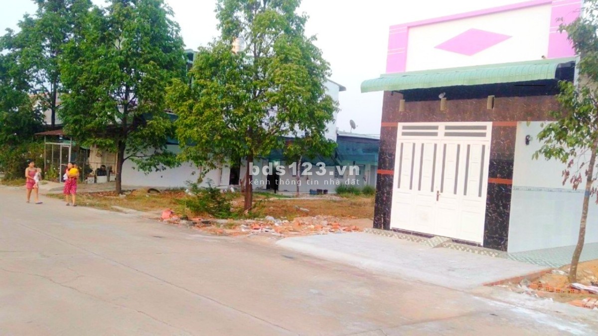 Về Bến Tre định cư cần sang gấp đất và trọ ở Bình Dương. Gía 1tỷ140tr. Thu nhập 30triệu/ tháng.
