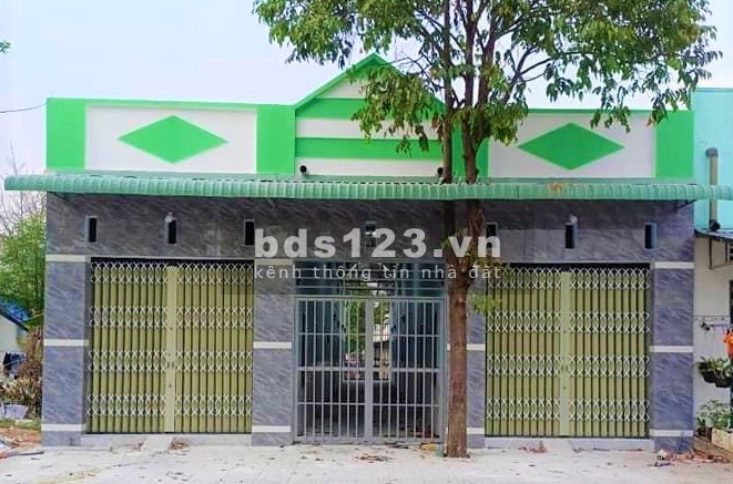 Gia đình tôi cần bán gấp 2 dãy nhà trọ và lô đất 450m2 (15X30m) 1,8 tỷ sát cổng KCN Việt - Sing