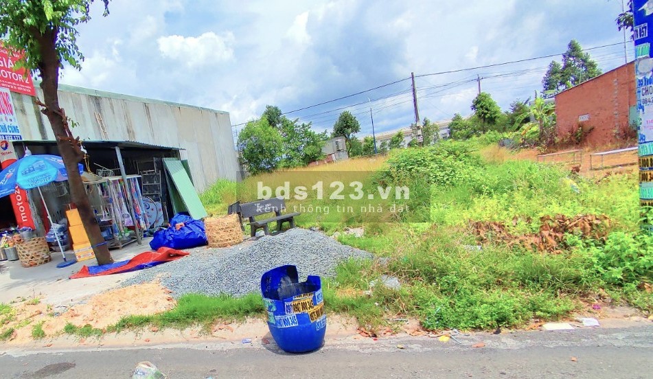 Gia đình tôi cần bán gấp 2 dãy nhà trọ và lô đất 450m2 (15X30m) 1,8 tỷ sát cổng KCN Việt - Sing
