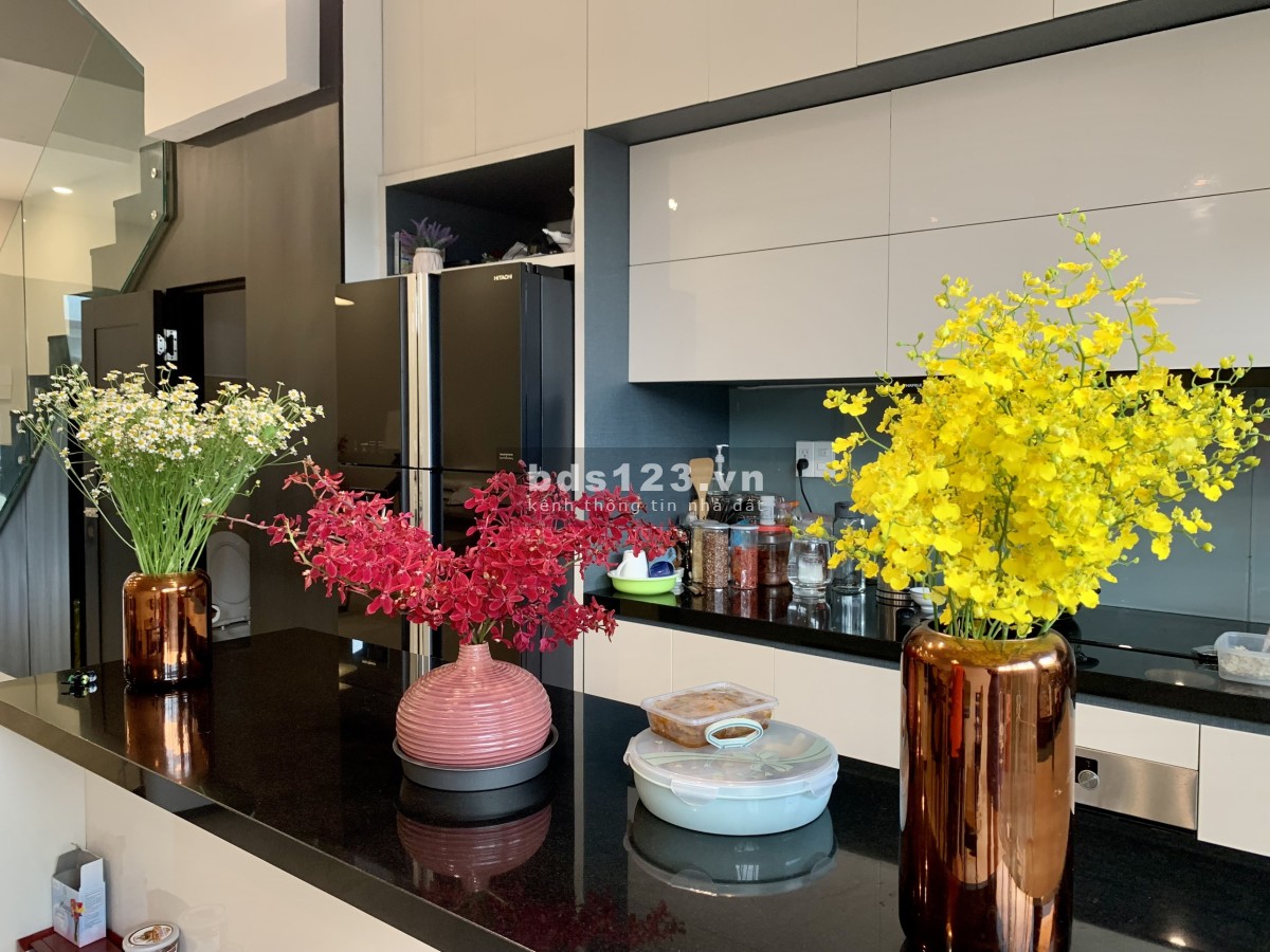 Cho thuê nhà phố Palm Residence nội thất nhìn là mê, giá khỏi phải chê