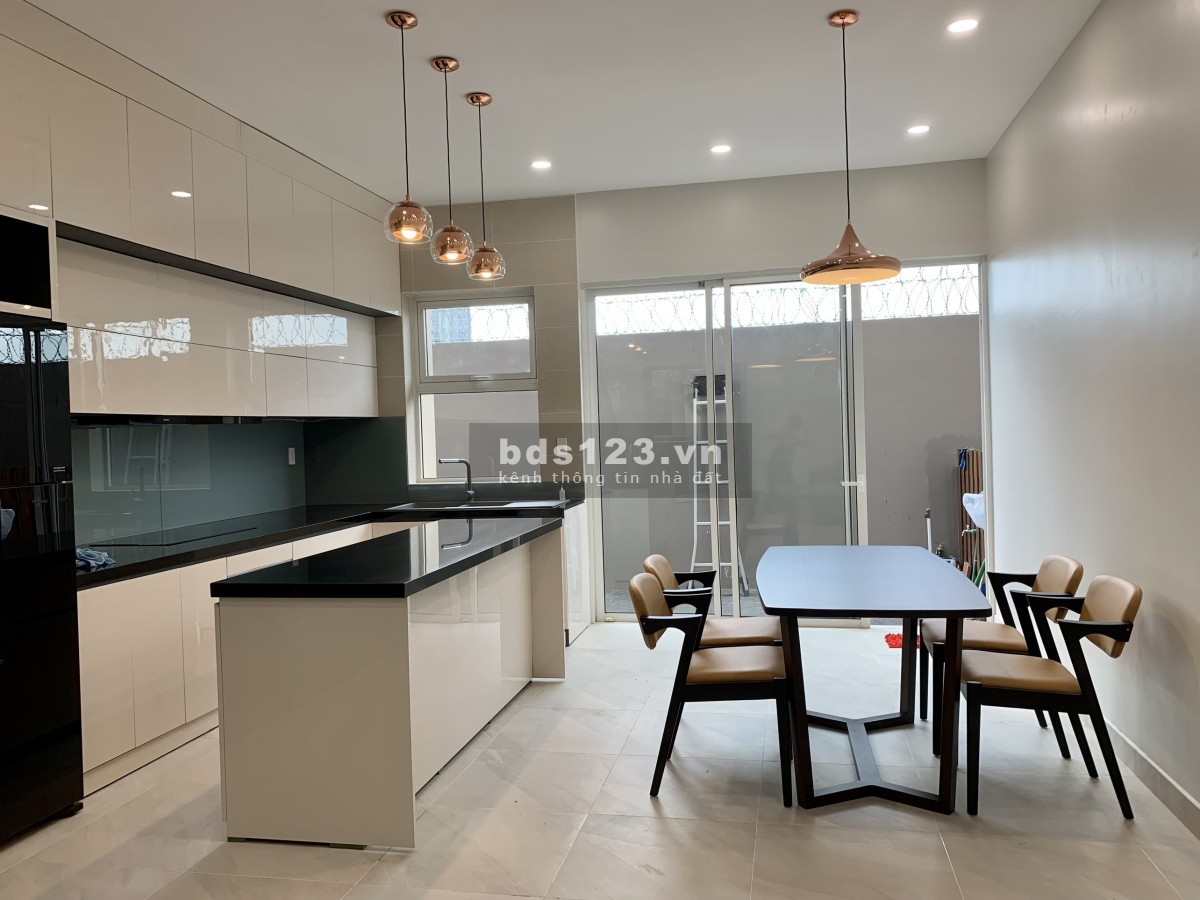 Cho thuê nhà phố Palm Residence nội thất nhìn là mê, giá khỏi phải chê