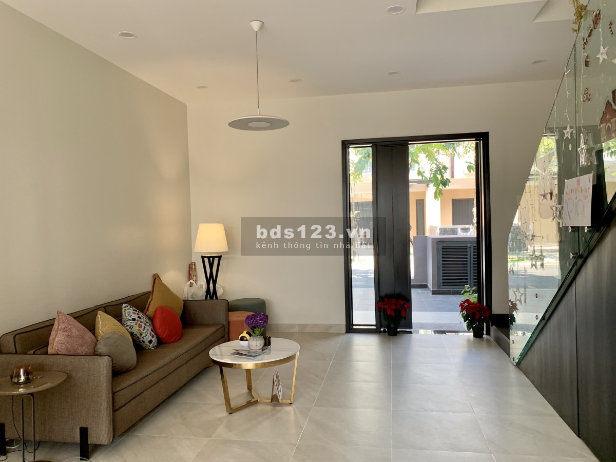 Cho thuê nhà phố Palm Residence nội thất nhìn là mê, giá khỏi phải chê