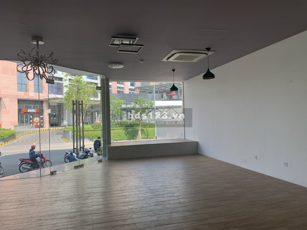 Cho thuê nhà 2 mặt tiền đối diện The Sun Avenue trên 500m2 Quận 2