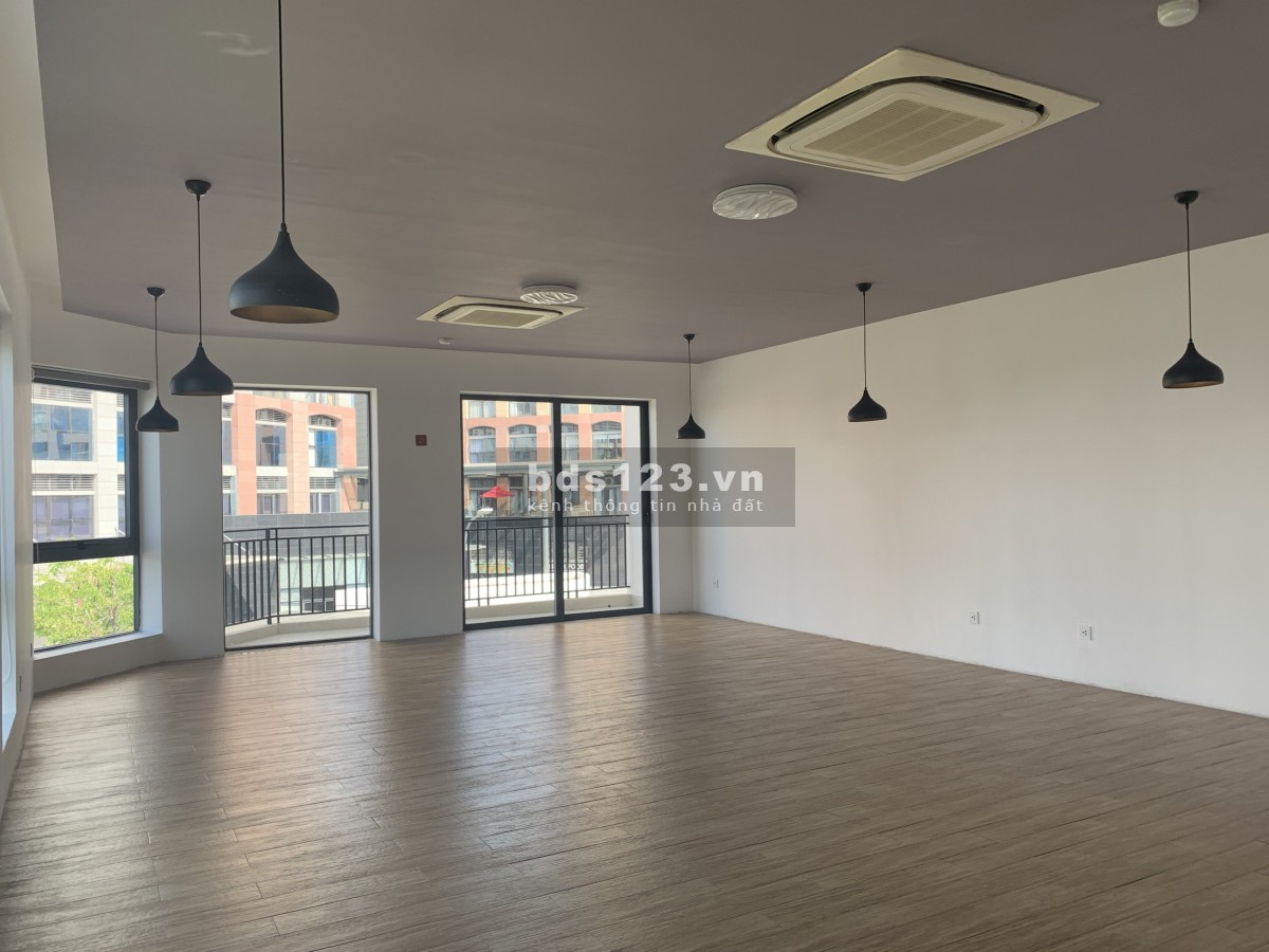 Cho thuê nhà 2 mặt tiền đối diện The Sun Avenue trên 500m2 Quận 2