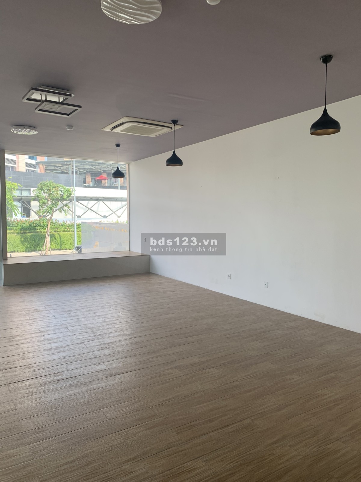 Cho thuê nhà 2 mặt tiền đối diện The Sun Avenue trên 500m2 Quận 2