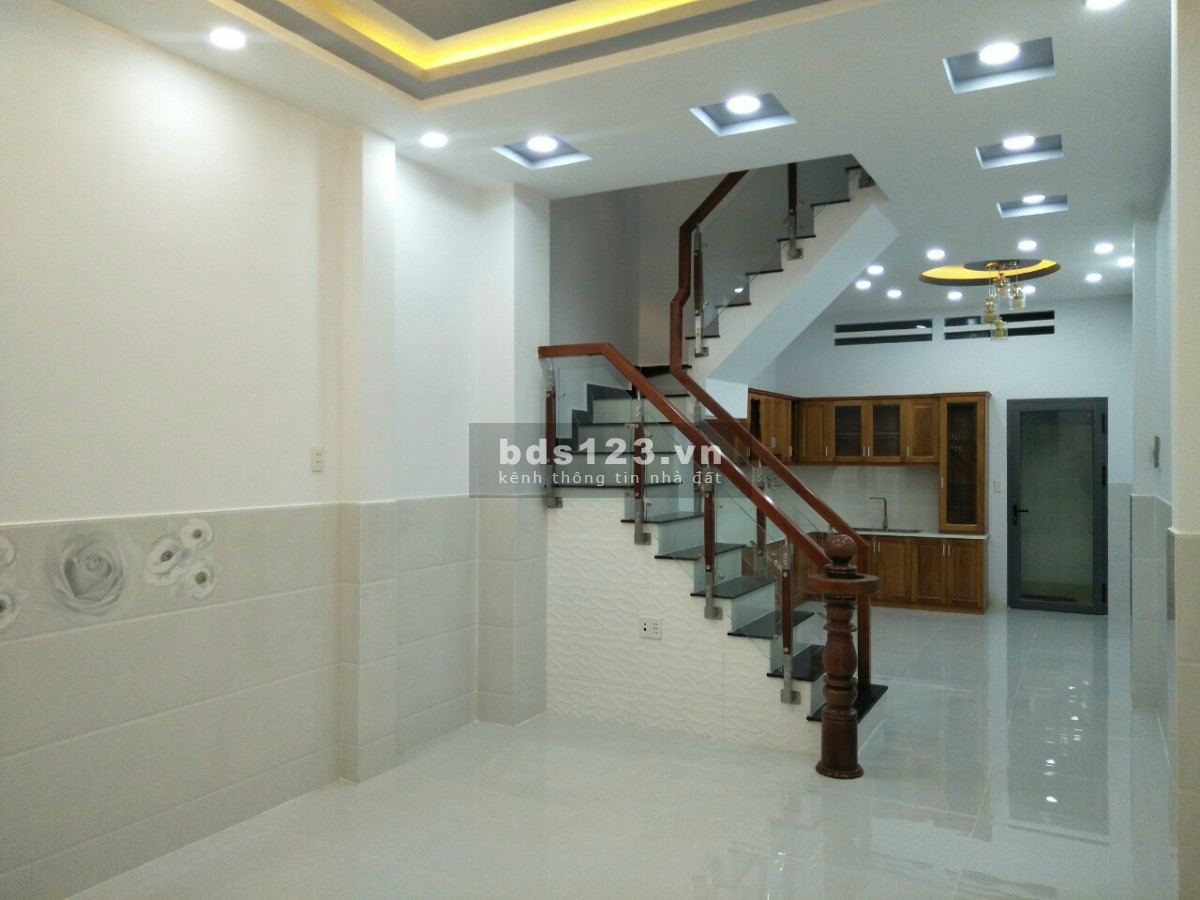 Bán nhà 4 tầng Nguyễn Hồng Đào, tiện ở mở Cty, cho thuê, 5.5 tỷ