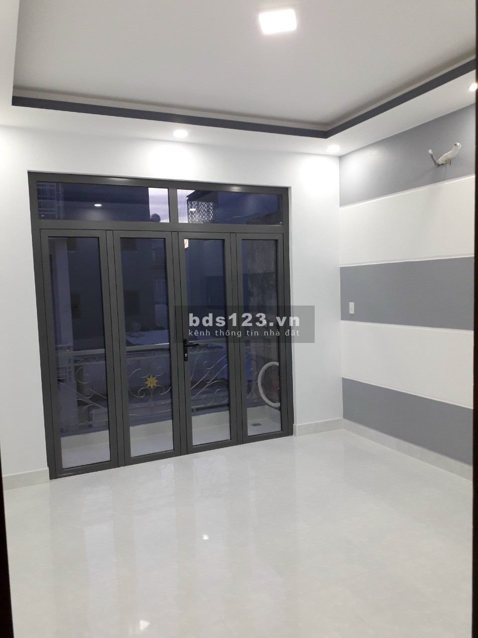 Bán nhà 4 tầng Nguyễn Hồng Đào, tiện ở mở Cty, cho thuê, 5.5 tỷ