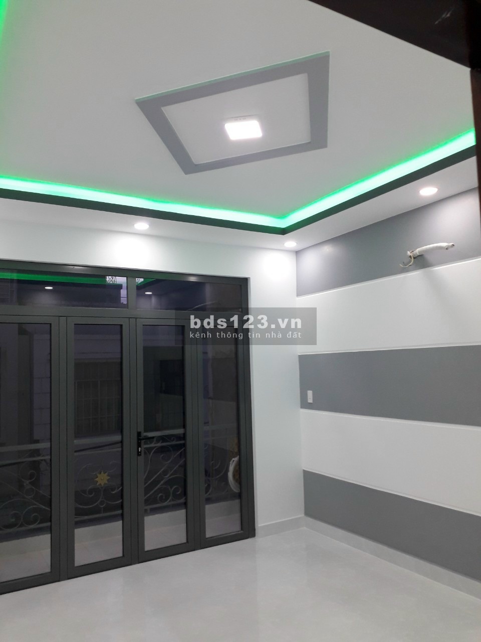 Bán nhà 4 tầng Nguyễn Hồng Đào, tiện ở mở Cty, cho thuê, 5.5 tỷ