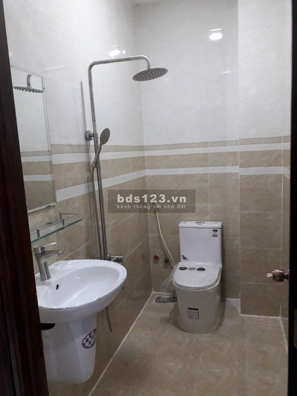 Bán nhà 4 tầng Nguyễn Hồng Đào, tiện ở mở Cty, cho thuê, 5.5 tỷ