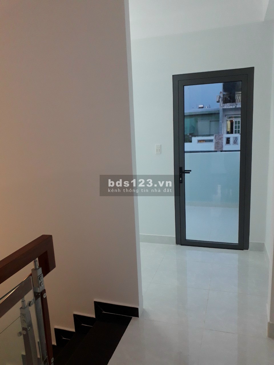 Bán nhà 4 tầng Nguyễn Hồng Đào, tiện ở mở Cty, cho thuê, 5.5 tỷ