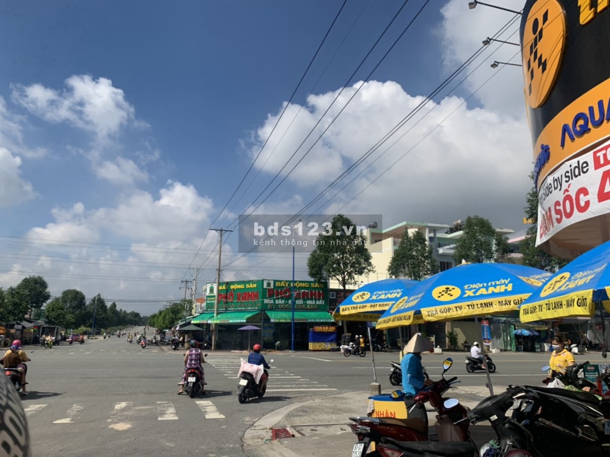 Kẹt tiền quá cần bán gấp lô đất 450M(15MX30M) và 3 dãy trọ đang cho thuê 28TR, đường nhựa lớn